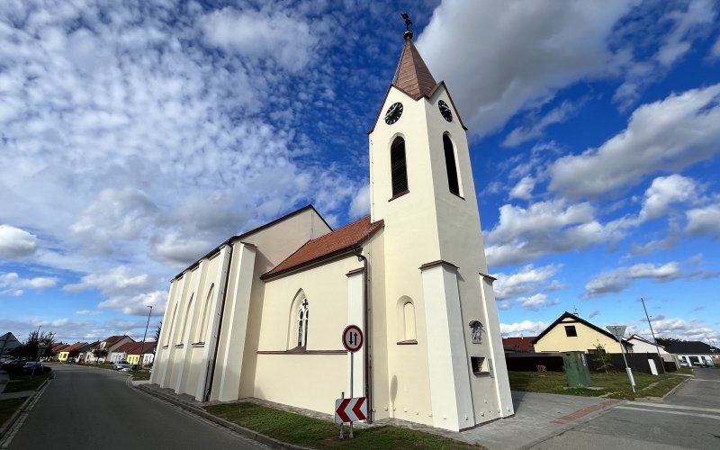 Rekonstrukce kostela sv. Bartoloměje v Hruškách